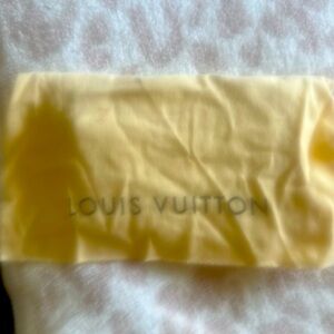 LV authentic wallet  reposh  from a vintage shop in Florida   Some wear. Lovely
